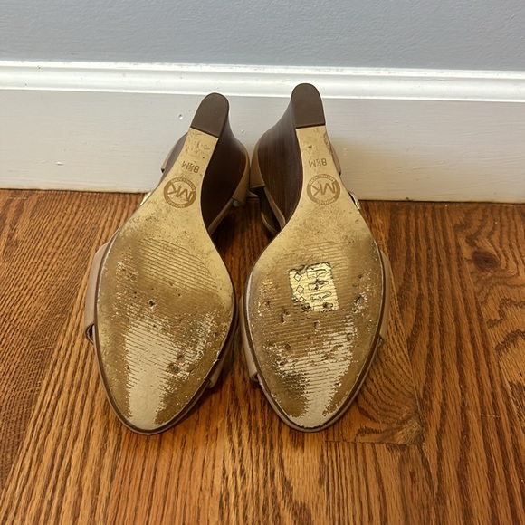 Michael Kors tan leather wedge sandals - Picture 4 of 6